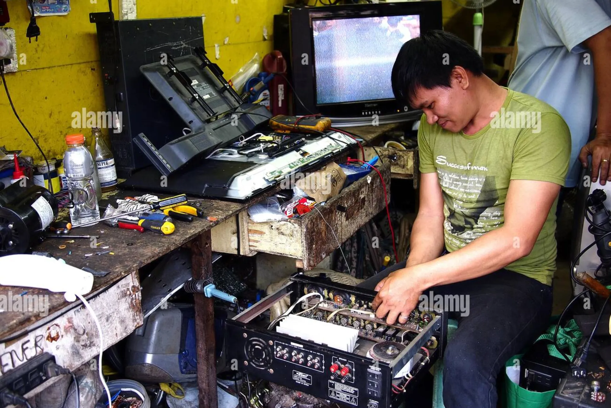 electronic repair shop