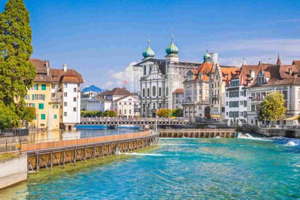 Switzerland Lake Geneva: Aubonne Outlet Day Plan